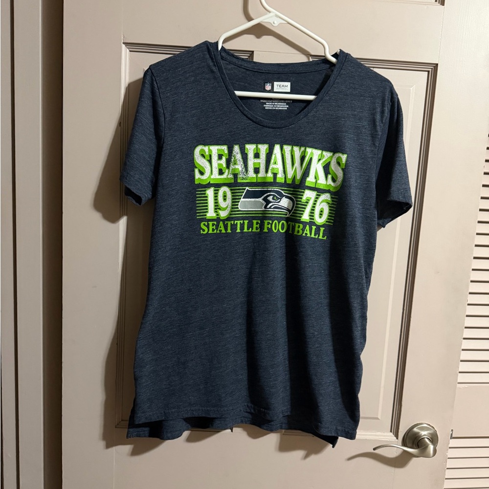 Women’s NFL Team Apparel Seattle Seahawks T-shirt Size Medium